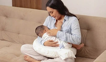 How to Use a Feeding Pillow the Right Way