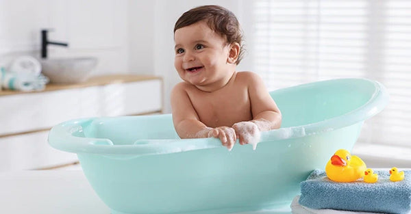 Your Baby’s First Bath: A New Mom’s Experience &amp; What Helped the Most
