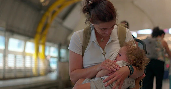 Travelling While Breastfeeding: Must-Have Essentials for Moms