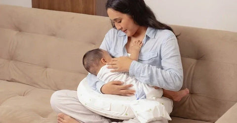 How to Use a Feeding Pillow the Right Way